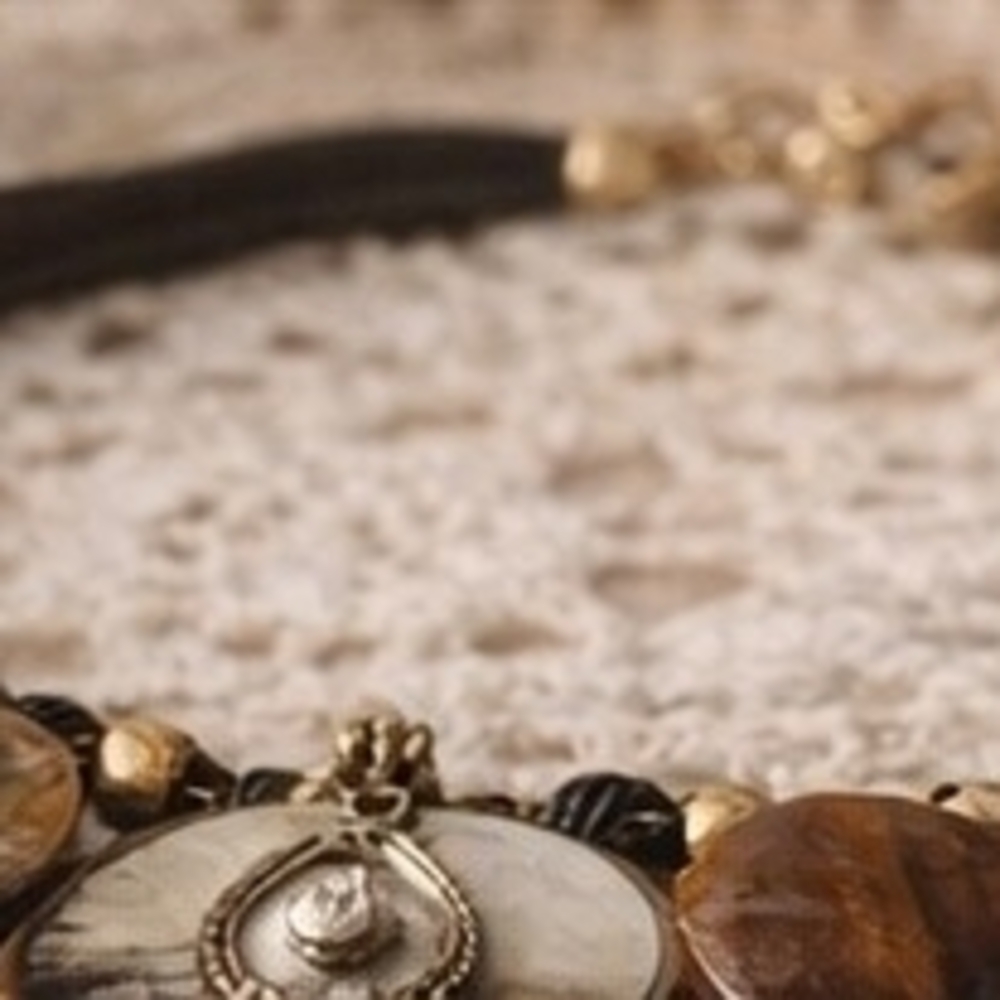 Elegant Gold and Brown Women's Necklace
